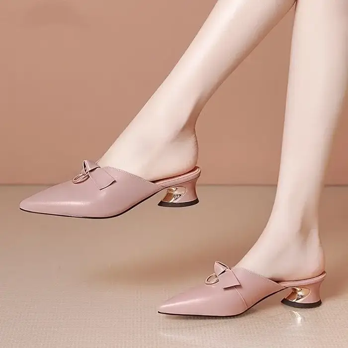Chaussures de luxe Rhenstone Mules pantoufles pour femmes et sandales pour dames en cuir Beige bout pointu bijoux cristaux diapositives concepteur