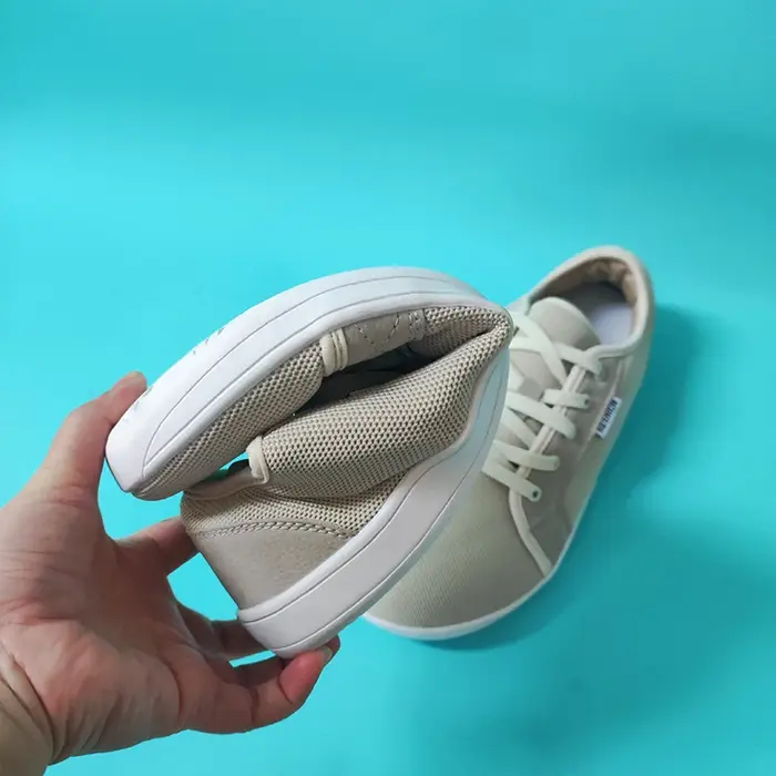 Chaussures de course pour hommes avec semelles souples pieds légers et larges adaptés aux