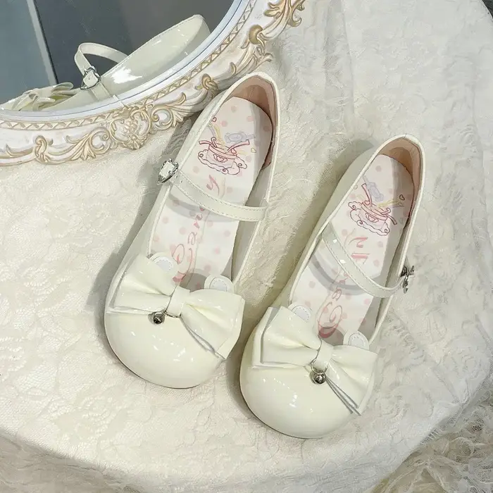 Nouvelles chaussures d'intérieur brodées à semelle en caoutchouc pour femmes, style décontracté poly