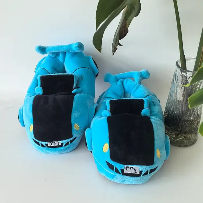 Chaussures en peluche multi-styles en forme de voiture pour hommes et femmes, pantoufles d'intérieur de maison, cadeau de noël, nouvelle collection hiver automne 2025
