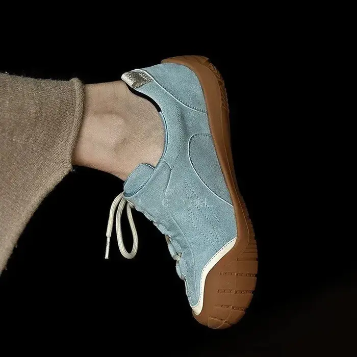 Chaussures de sport à lacets à bout rond pour femmes - nouveau style, semelle épaisse, polyvalentes et adaptées à la fois à un usage décontracté et sportif.