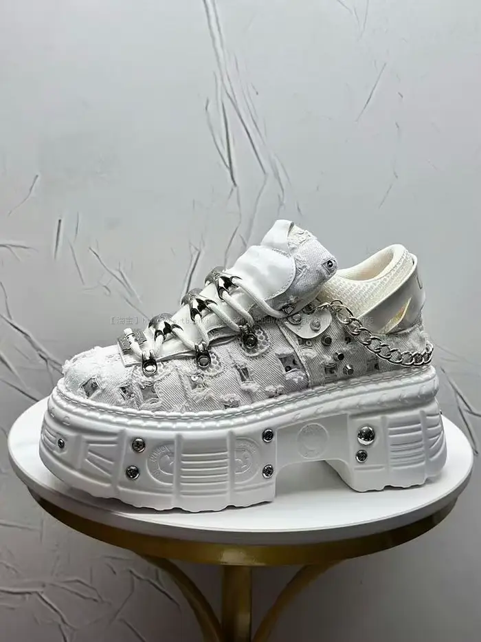 2025 été nouveaux hommes style punk plate-forme rehaussant niche personnalité frit rue mode papa cha