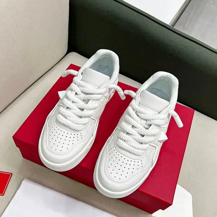 Baskets légères et décontractées pour hommes, édition coréenne, de luxe, de haute qualité, confortables, fond épais, hauteur augmentant, chaussures de course blanches