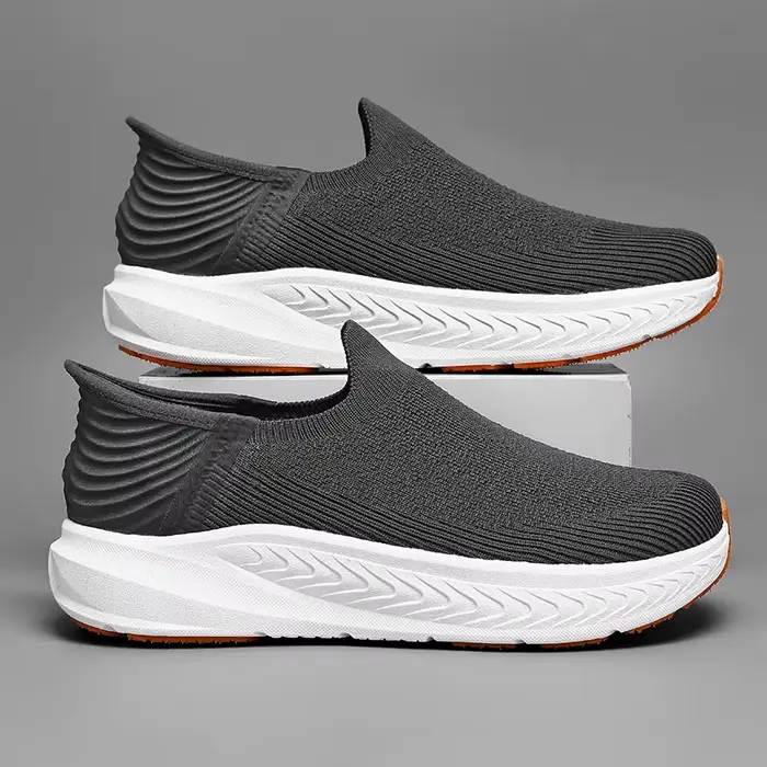 Chaussures de course noires en tricot pour hommes