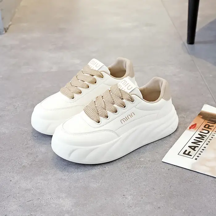Chaussures blanches à semelle épaisse pour femmes