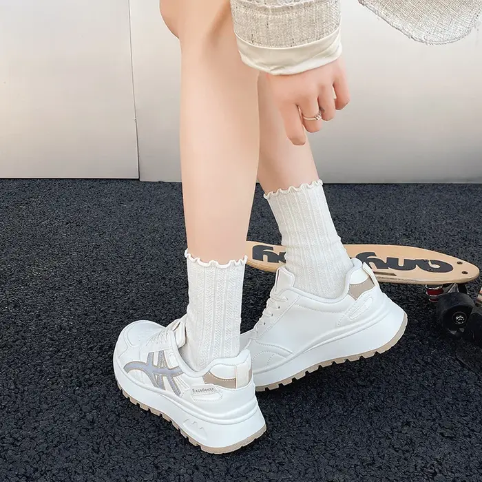 Chaussures de course pour femmes Printemps 2026 Style Campus Semelle Épaisse Décontractées à Lacets Polyvalentes Baskets à Talon Bas Antidérapantes Résistantes à l'Usure