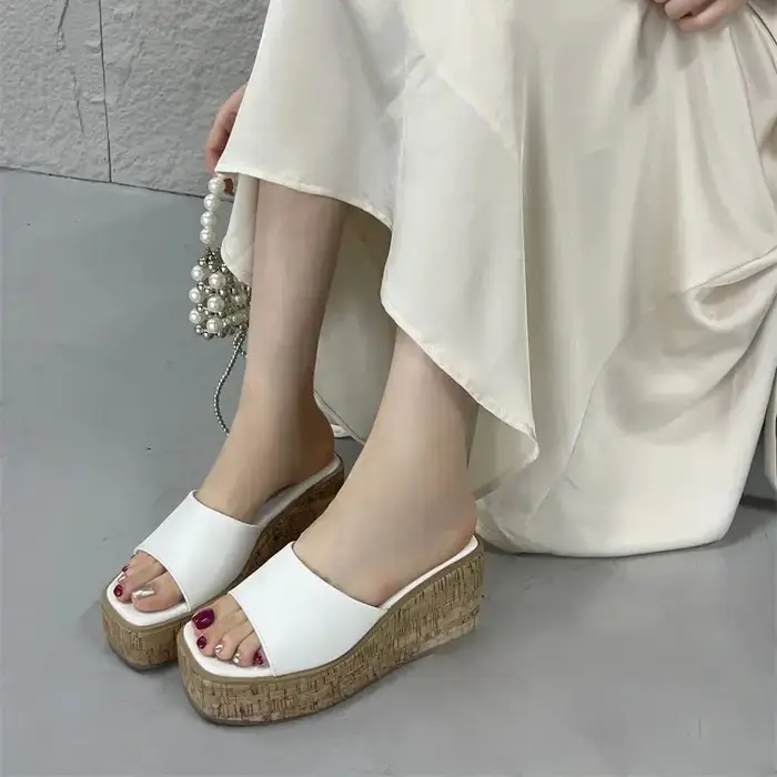 Talons noirs pantoufles été bloc chaussures compensées Sandales blanches décontracté Femme plate-forme