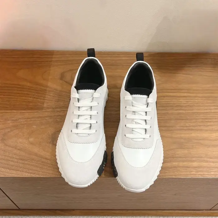 Nouvelles chaussures tendance, individualité, loisirs féminins, chaussures de sport plates à la mode