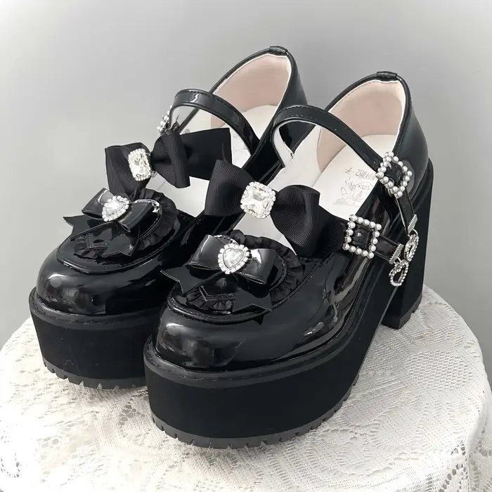 Chaussures à Plateforme Japonaises avec Nministériels d en Strass, Mocassins Noirs et Blancs de Cult