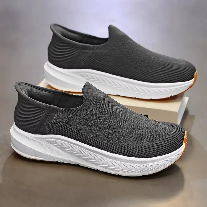 Chaussures de course noires en tricot pour hommes