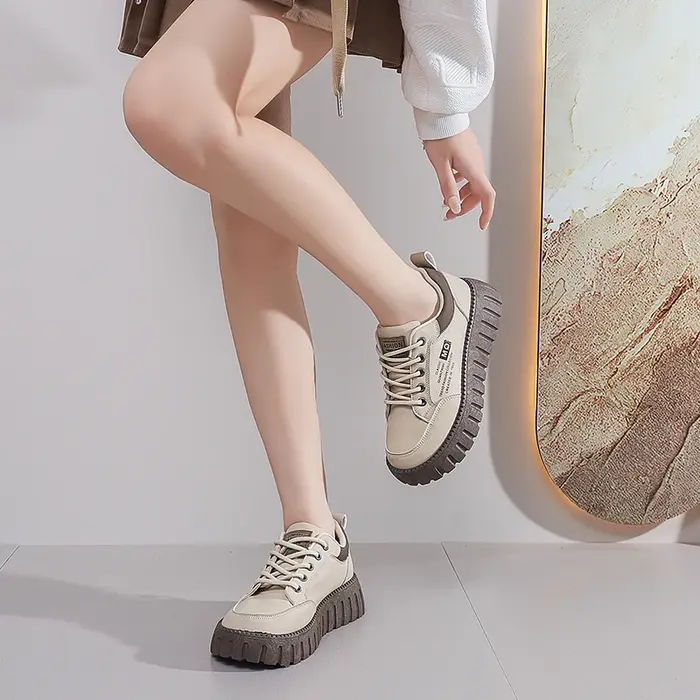 Nouvelles Chaussures Décontractées Femme Printemps 2026 Style Campus Designer Plateforme Tendance Polyvalentes en Cuir pour Étudiantes