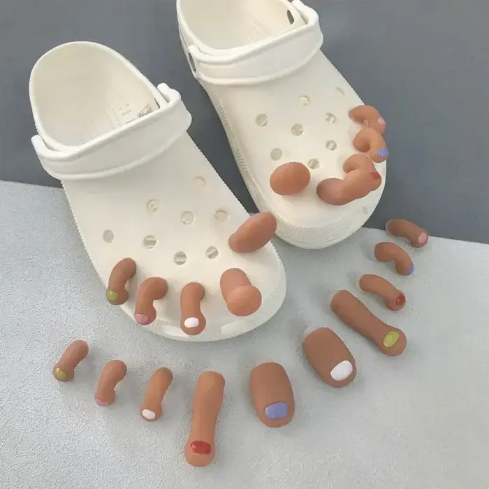 Nouvelles 10 Breloques de Chaussures en Forme de Doigts de Pieds de Dessin Animé Mignons