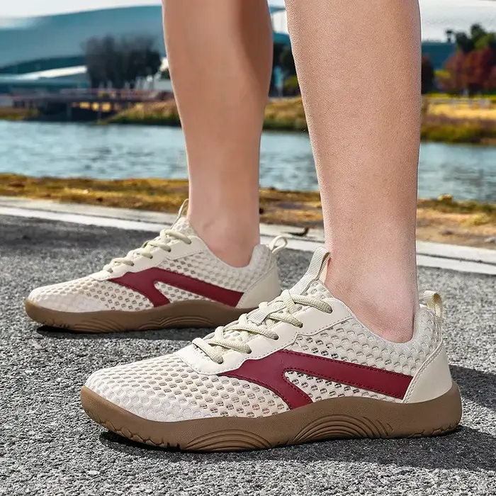 Chaussures d'été en maille à bout large pour hommes