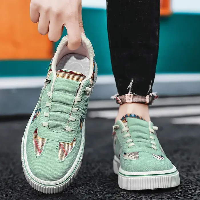 Chaussures de sport décontractées pour hommes, nouvelles chaussures d'extérieur en toile à semelle épaisse de haute qualité, confortables et respirantes, chaussures de planche de luxe pour hommes