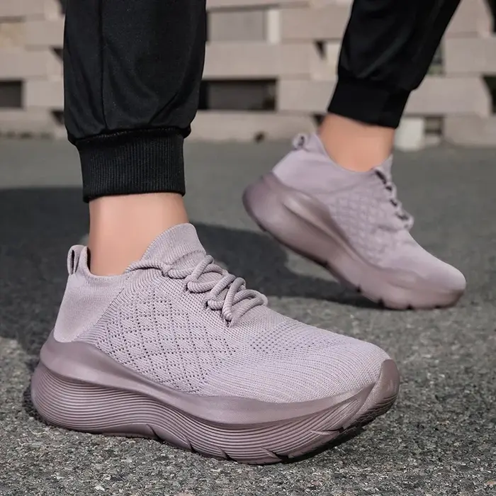 Chaussures de sport beiges à semelles incurvées épaisses pour hommes et femmes