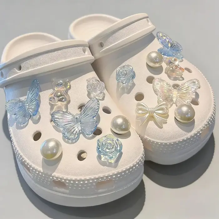 Offre Spéciale : Breloques de chaussures florales pour chaussures à trous, style mignon et féminin, bijoux de chaussures élégants, vintage, en perles et papillons, design de créateur, polyvalents