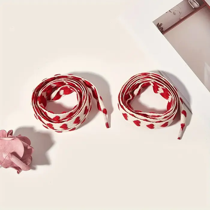 Paire de lacets lumineux plats en forme de cœur rouge à la mode