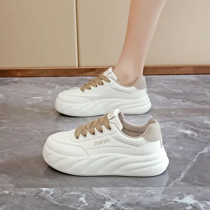 Chaussures blanches à semelle épaisse pour femmes