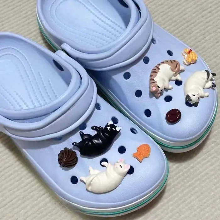 Lot de Breloques pour Chaussures Motif Chats de Dessin Animé Mignons - Accessoires de Créateur Polyv