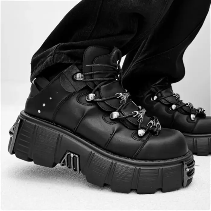 Chaussures à plateforme pour homme style punk, bottes à lacets à bout rond et semelle épaisse, chaussures décontractées pour femme avec décoration métallique gothique, nouvelle collection 2026