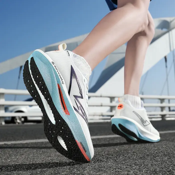 Chaussures de course avec plaque en carbone, spécialité marathon, respirantes, légères, confortables, antidérapantes, pour hommes et femmes