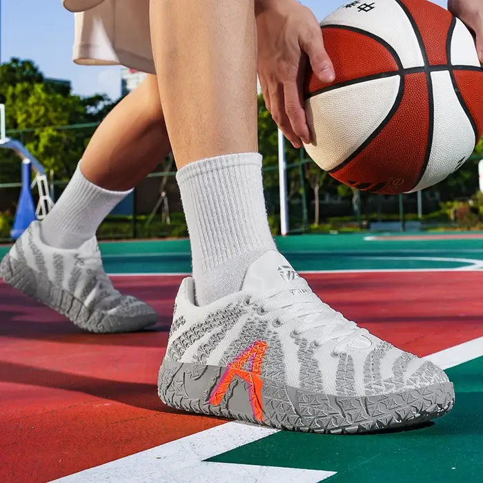Nouvelles chaussures de basket-ball montantes