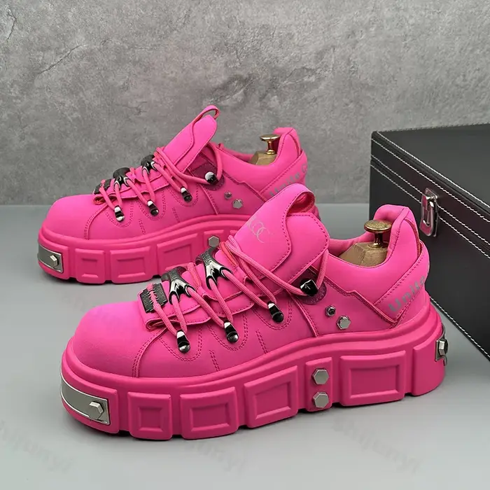 Hommes chaussures 2025 nouvelle semelle épaisse hauteur augmentant chaussures décontractées tendance populaire Niche Design confortable antidérapant plate-forme baskets