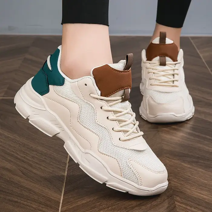 Les chaussures de marche à fond plat pour femmes avec maille et semelles épaisses sont les meilleures