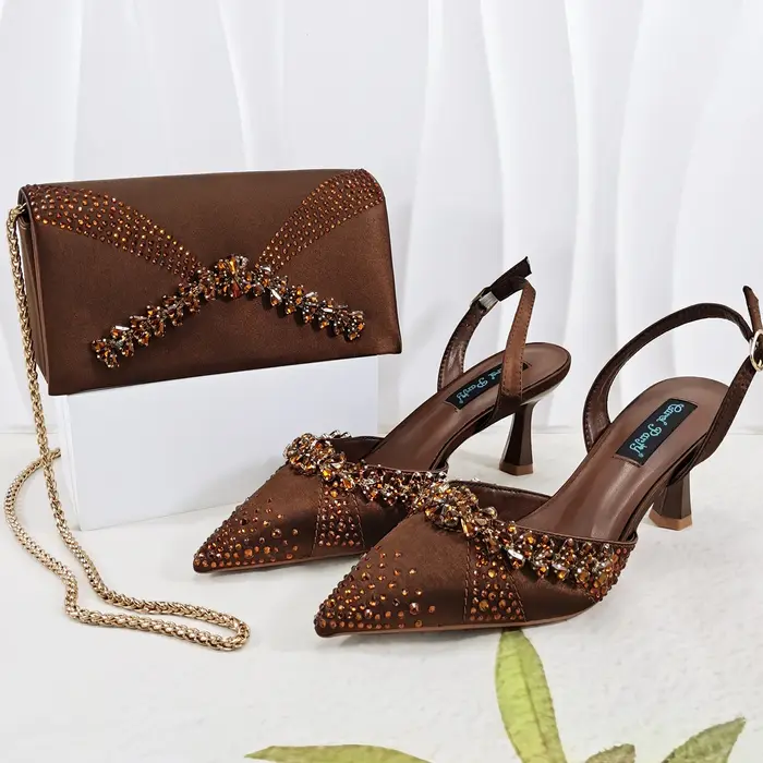 Chaussures à talons hauts italiennes à enfiler et sac tridimensionnel assorti