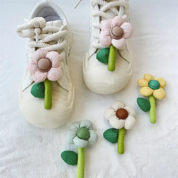Breloques de chaussures de tournesol de gril de bande dessinée mignonne