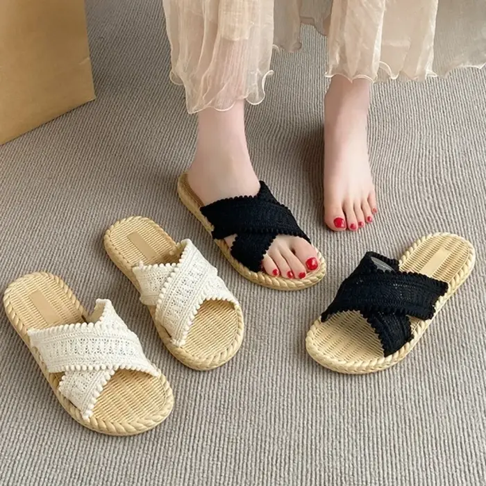 Sandales plates en PVC style bohème pour les vacances