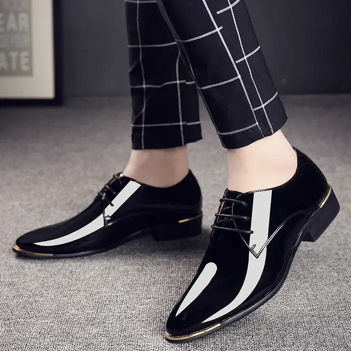 Chaussures habillées en cuir verni pour hommes