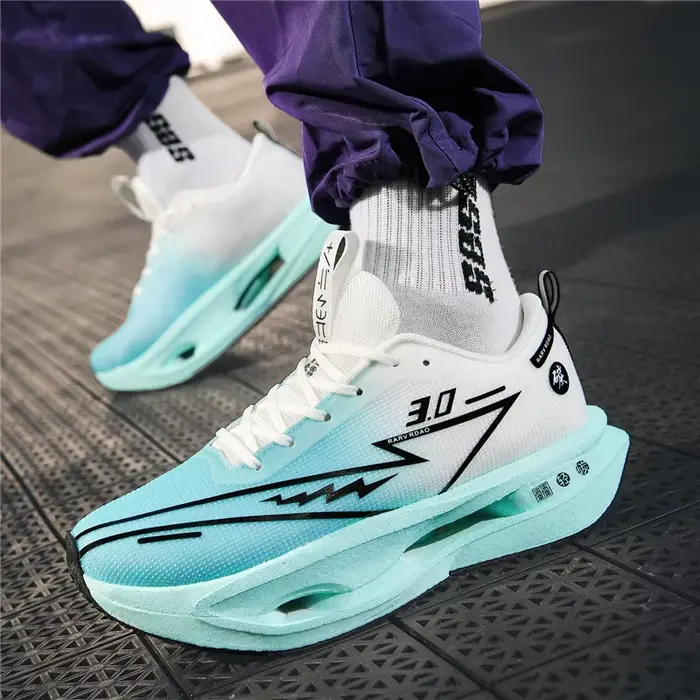 Chaussures de course à pied avec plaque en carbone