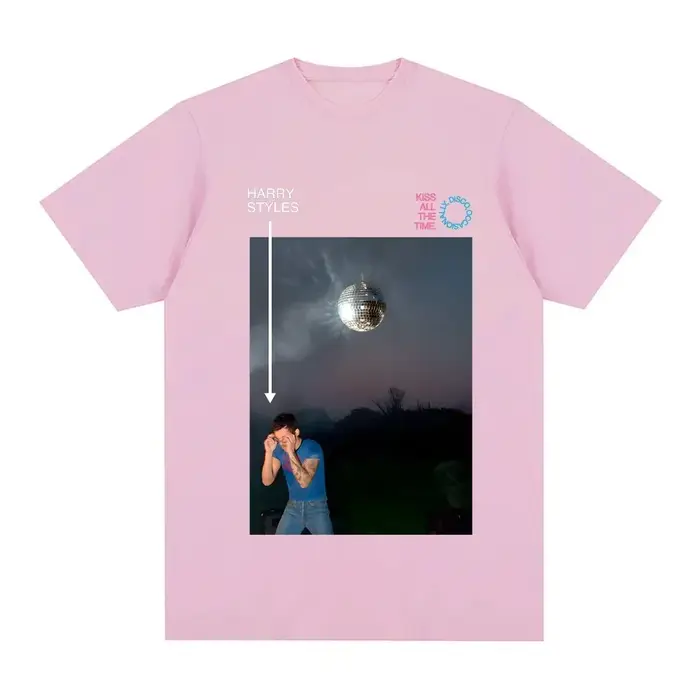 T-shirt Harry Styles « Kiss All The Time » avec boule disco - Photo de concert, Merch tendance pour les t-shirts et hauts Harry Styles pour femmes et hommes