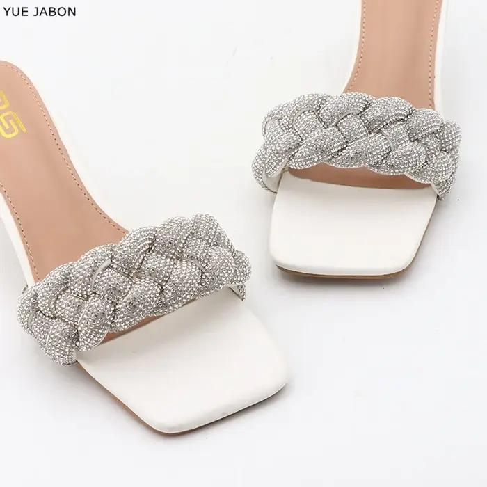 Chaussures d'été noires pour femmes, sandales à bout carré et ouvert, tressées argentées, ornées de cristaux, talons hauts tendance, sandales de créateur pour femmes