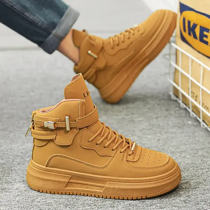 Les baskets montantes pour hommes sont à la mode et polyvalentes. Les chaussures décontractées à semelles épaisses sont légères, tendance et confortables. Baskets blanches