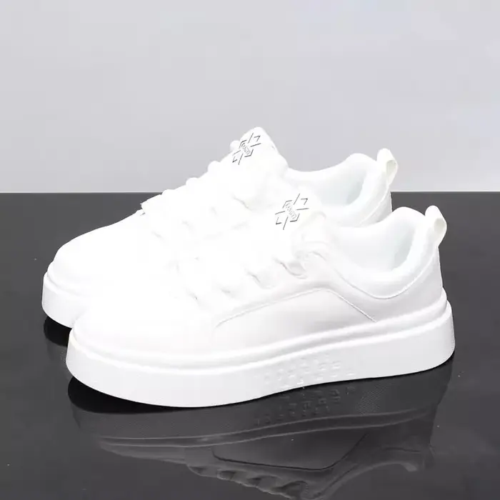 Baskets en cuir blanc à lacets pour hommes