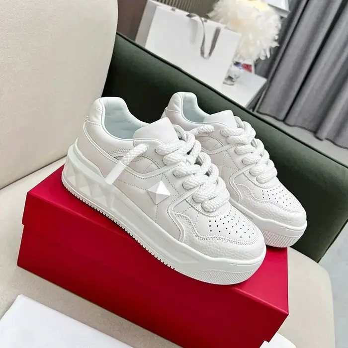 Baskets légères et décontractées pour hommes, édition coréenne, de luxe, de haute qualité, confortables, fond épais, hauteur augmentant, chaussures de course blanches