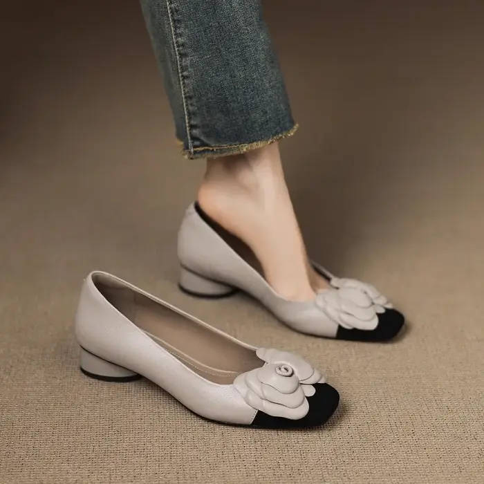 Chaussures simples à fleurs à la mode