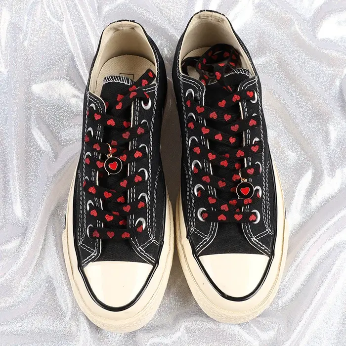 Nouveaux lacets plats coeur d'amour pour les baskets pour femmes et hommes adaptés aux lacets de cha