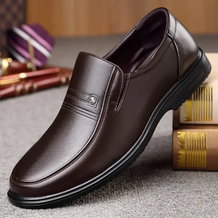 Chaussures en cuir véritable faites à la main pour hommes