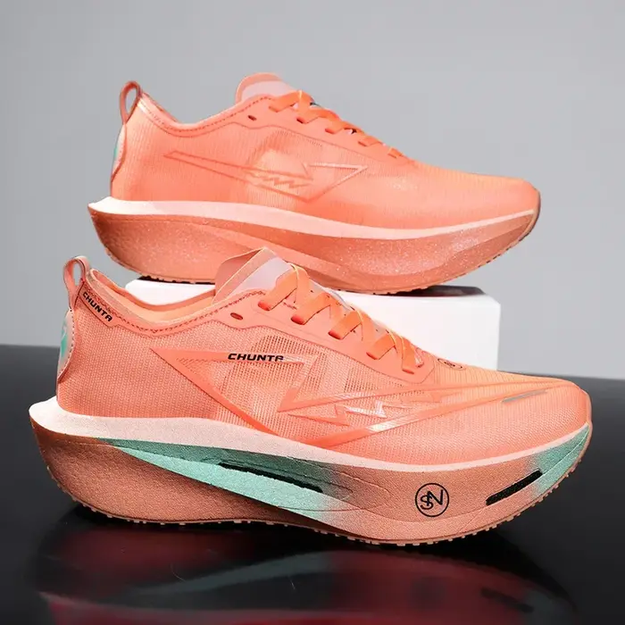 Chaussures de course spécialisées planche de carbone Marathon hommes sport respirant léger femmes confortables baskets athlétiques