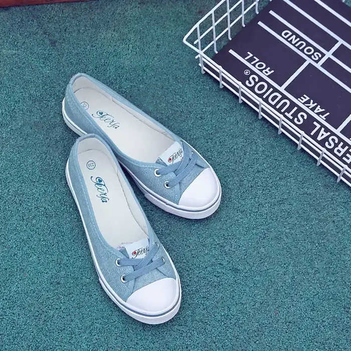 Baskets en toile blanches peu profondes pour femmes