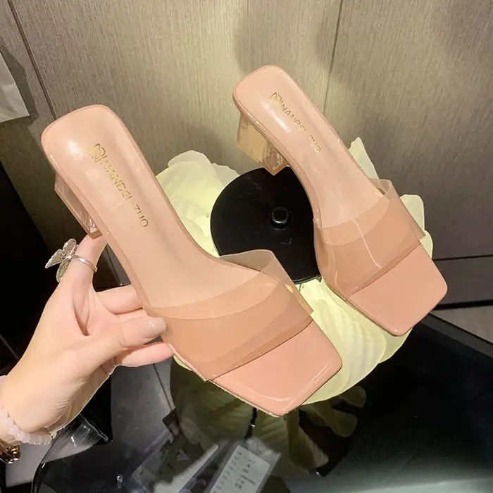 Pantoufles transparentes pour femmes