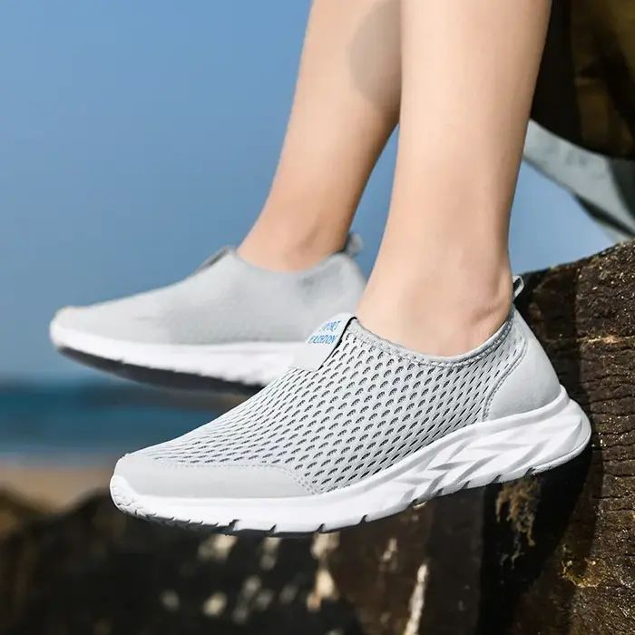 Chaussures pour hommes quatre saisons Couple chaussures de course de sport femmes respirant chaussure de marche maille doux confort classique baskets plates