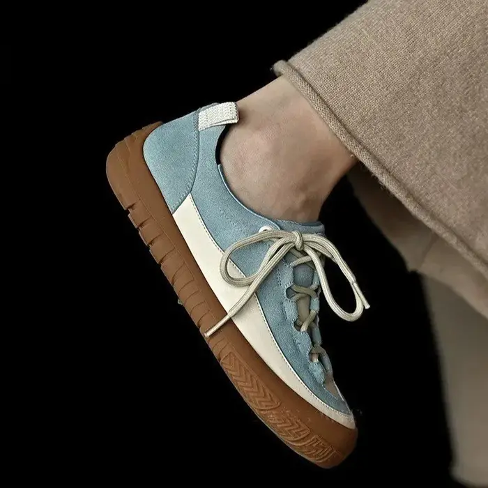 Chaussures de sport à lacets à bout rond pour femmes - nouveau style, semelle épaisse, polyvalentes et adaptées à la fois à un usage décontracté et sportif.