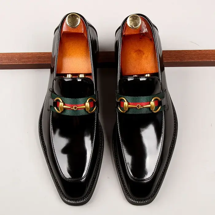 Chaussures en cuir verni pour hommes