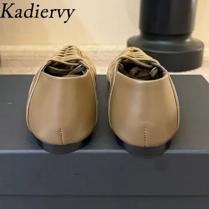 Nouvelles chaussures plates pour femmes à bout pointu