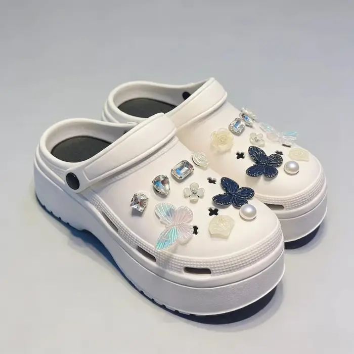 Offre Spéciale : Breloques de chaussures florales pour chaussures à trous, style mignon et féminin, bijoux de chaussures élégants, vintage, en perles et papillons, design de créateur, polyvalents