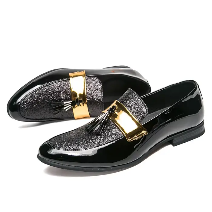 Chaussures plates noires et dorées pour hommes